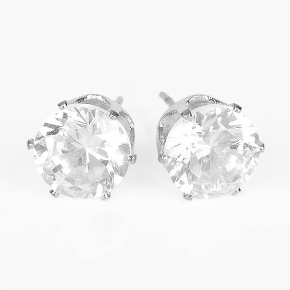 🐾Just In Timeless☃️ - Picture 4 of 4